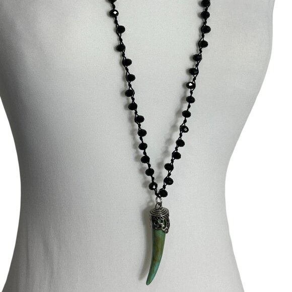 Black Beaded Necklace Faux Jade Wolf Tooth Horn Pendant Silver Tone 34" Long - Picture 1 of 8